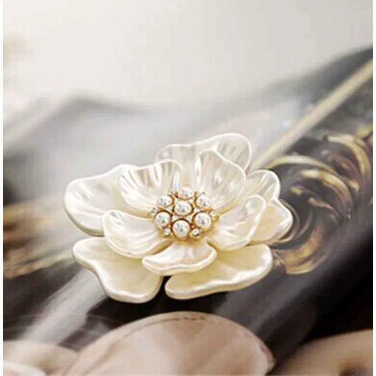 

Korea Beautiful Pearl White Enamel Flower Brooch Pins