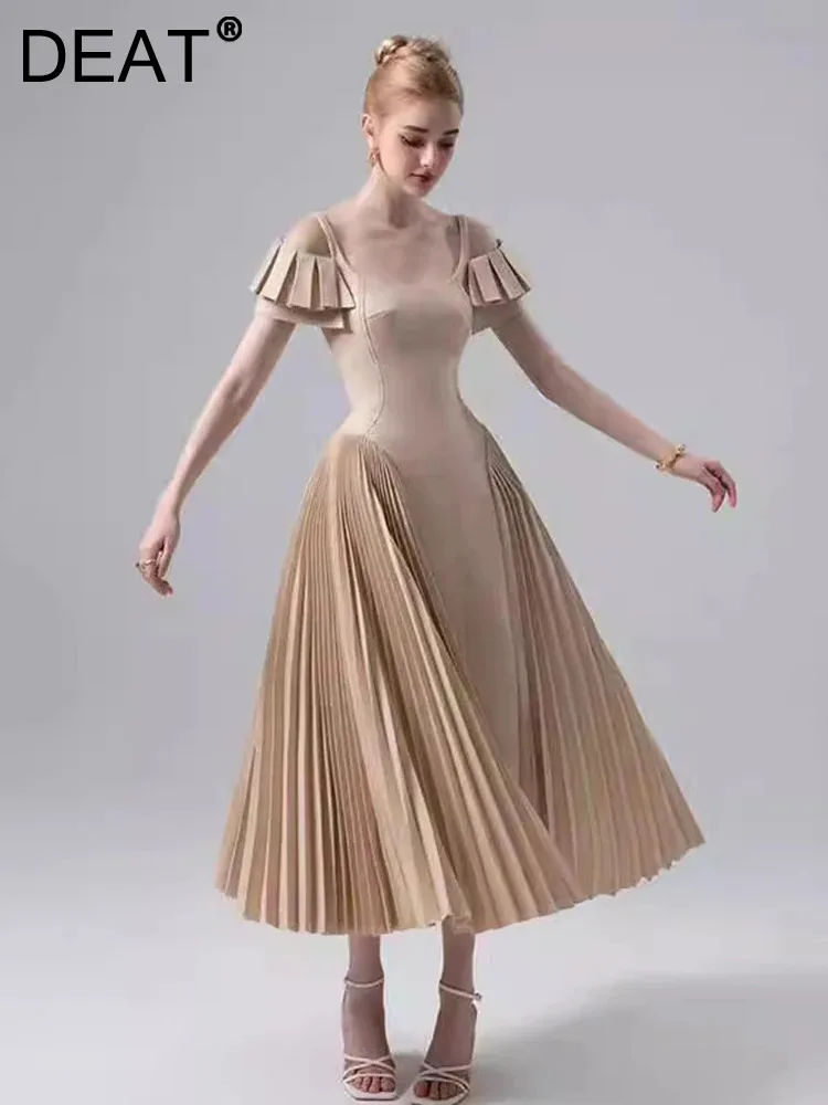 Женское плиссированное платье с вырезом-лодочкой и открытой спиной