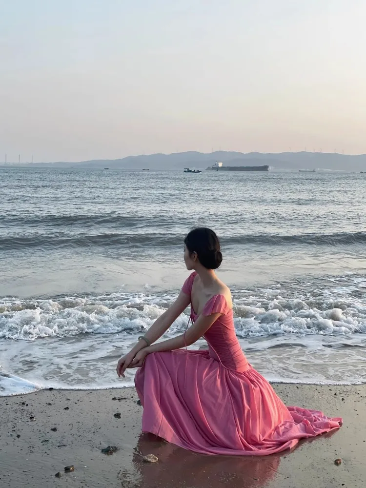 Женское облегающее платье розовое длинное с квадратным вырезом лето