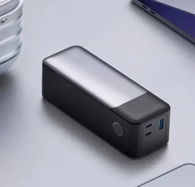 Фото Портативный внешний аккумулятор Anker Power Bank 737 140W 24000mAh PowerCore с 3 портами, быстрой зарядкой и цифровым дисплеем №1
