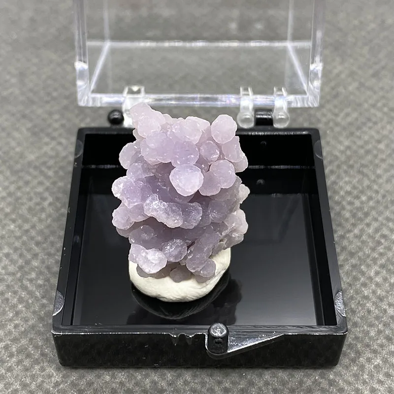 

Натуральный виноградный Агат, минеральный образец