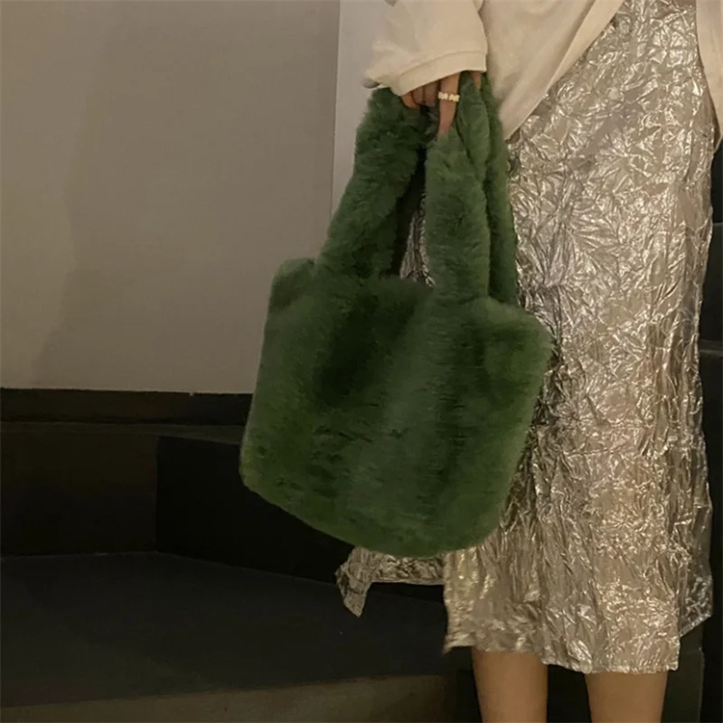 

Сумка женская из искусственной шерсти, роскошный Повседневный модный саквояж на запястье, вместительная сумочка, амулетный роскошный меховой чемоданчик