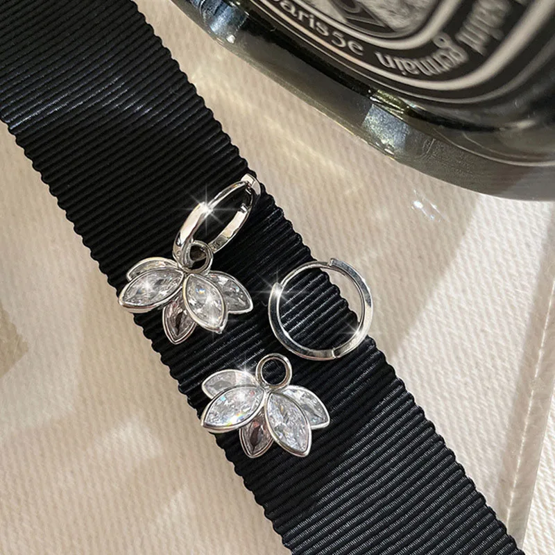 

2022 New Korean Fashion Earrings Personality Design CZ Petal Women Wedding Engagement Jewelry Valentine's Day Ball Party Gift
