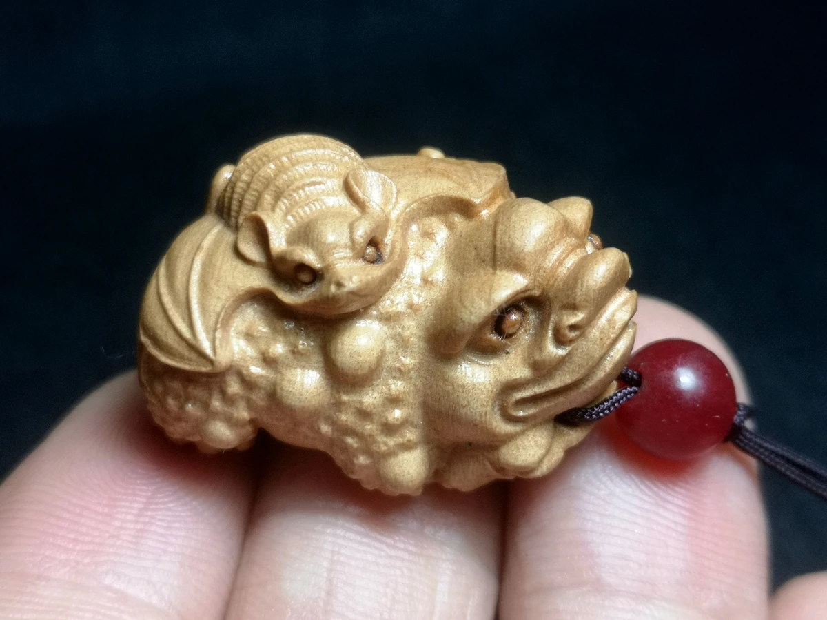 

1919 Chinese boxwood hand Carved wealth Jin Chan bat statue haversack mobile telephone netsuke decoration collection gift