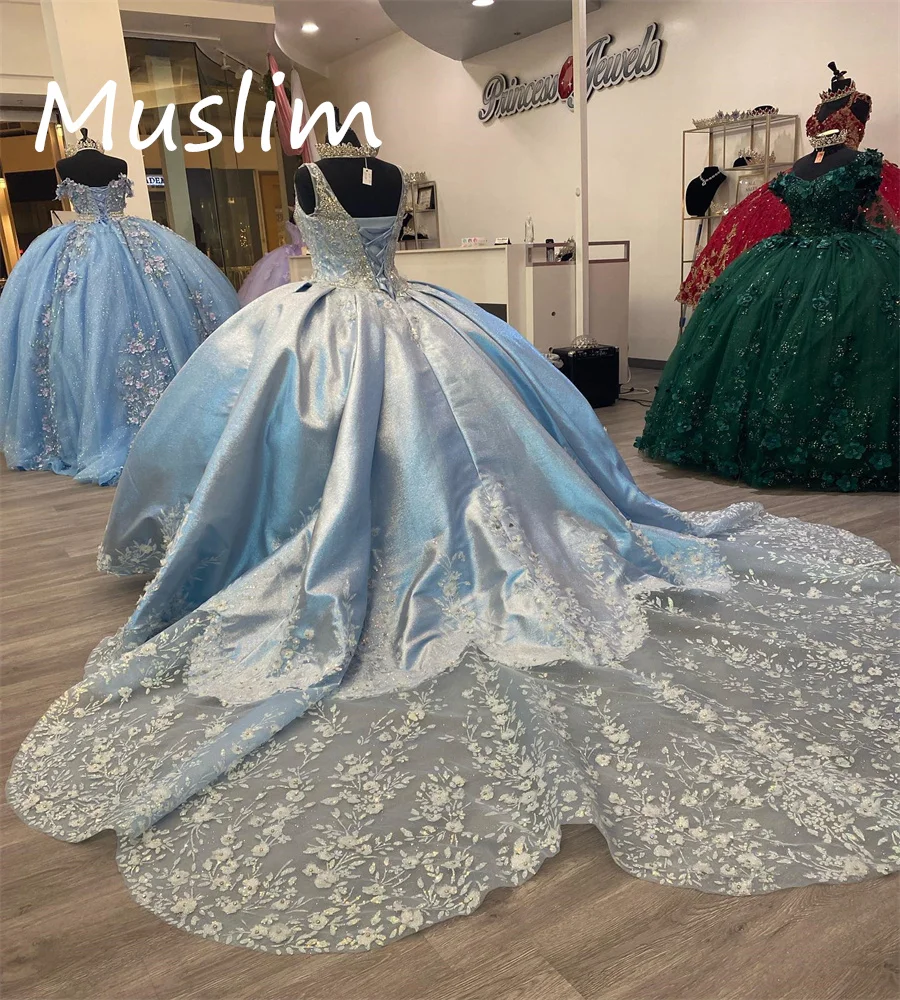 Платье с длинным шлейфом и V-образным вырезом без рукавов