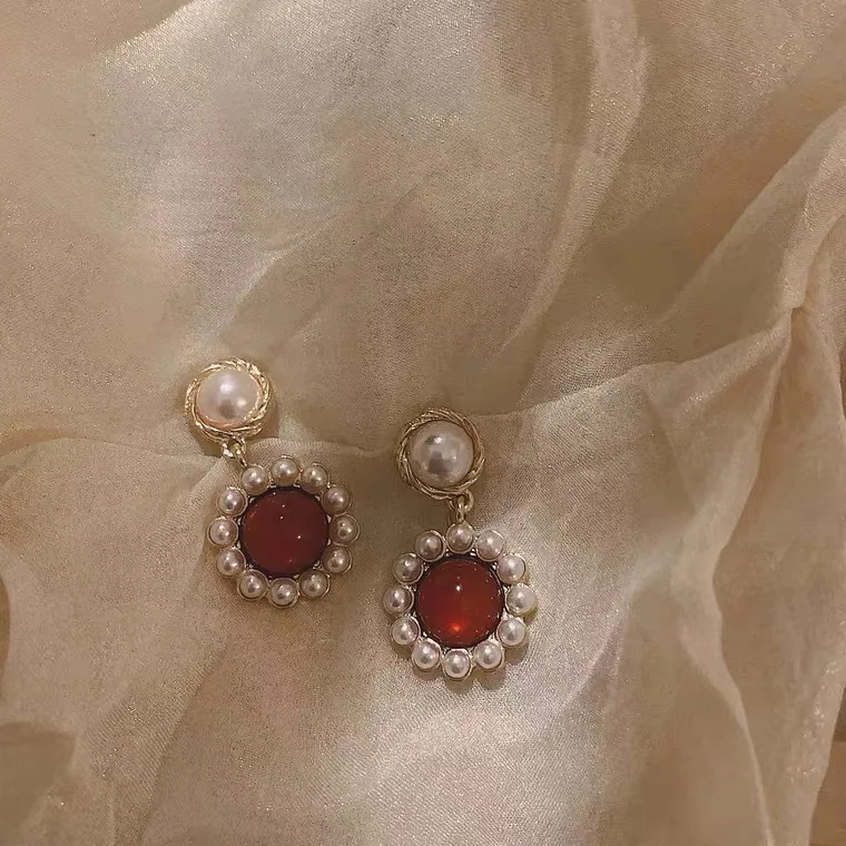 

New Retro Palace Agate Pearl Earrings Simple Temperament Elegant Pearl Clip Earrings Women Wedding Party Jewelry Accessories