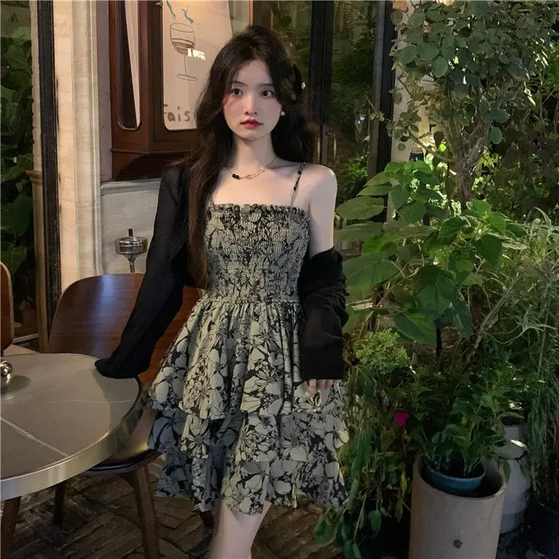 

The New Summer Sunscreen Black Shawl Temperament Age-reducing Floral Two-piece Female Halter Skirt Dress for Women