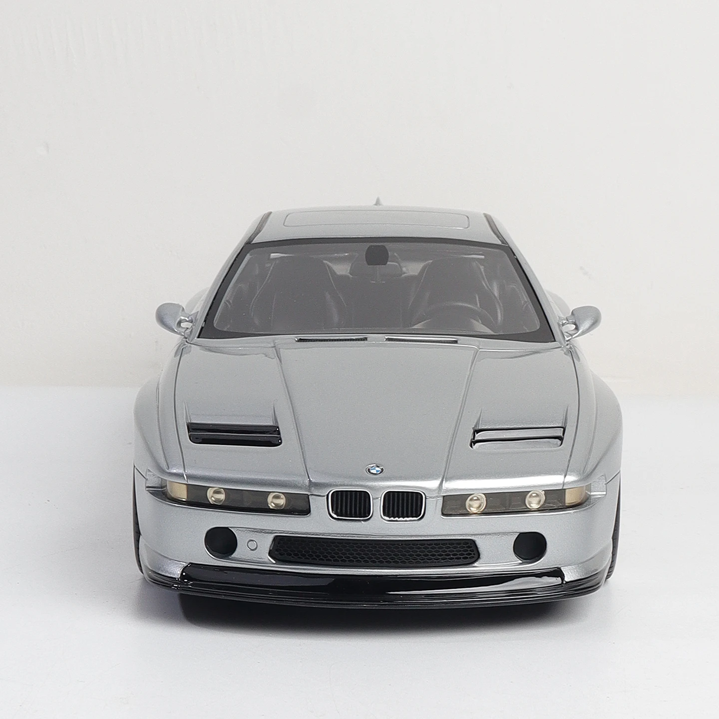 Фото Модели автомобилей Otto 1:18 Rein Speed Shop ‌     Модель автомобиля BMW 858 CSL, разработанная Jonsibal, 2024 год, литая под давлением из смолы, миниатюрная, лимитированная серия №2