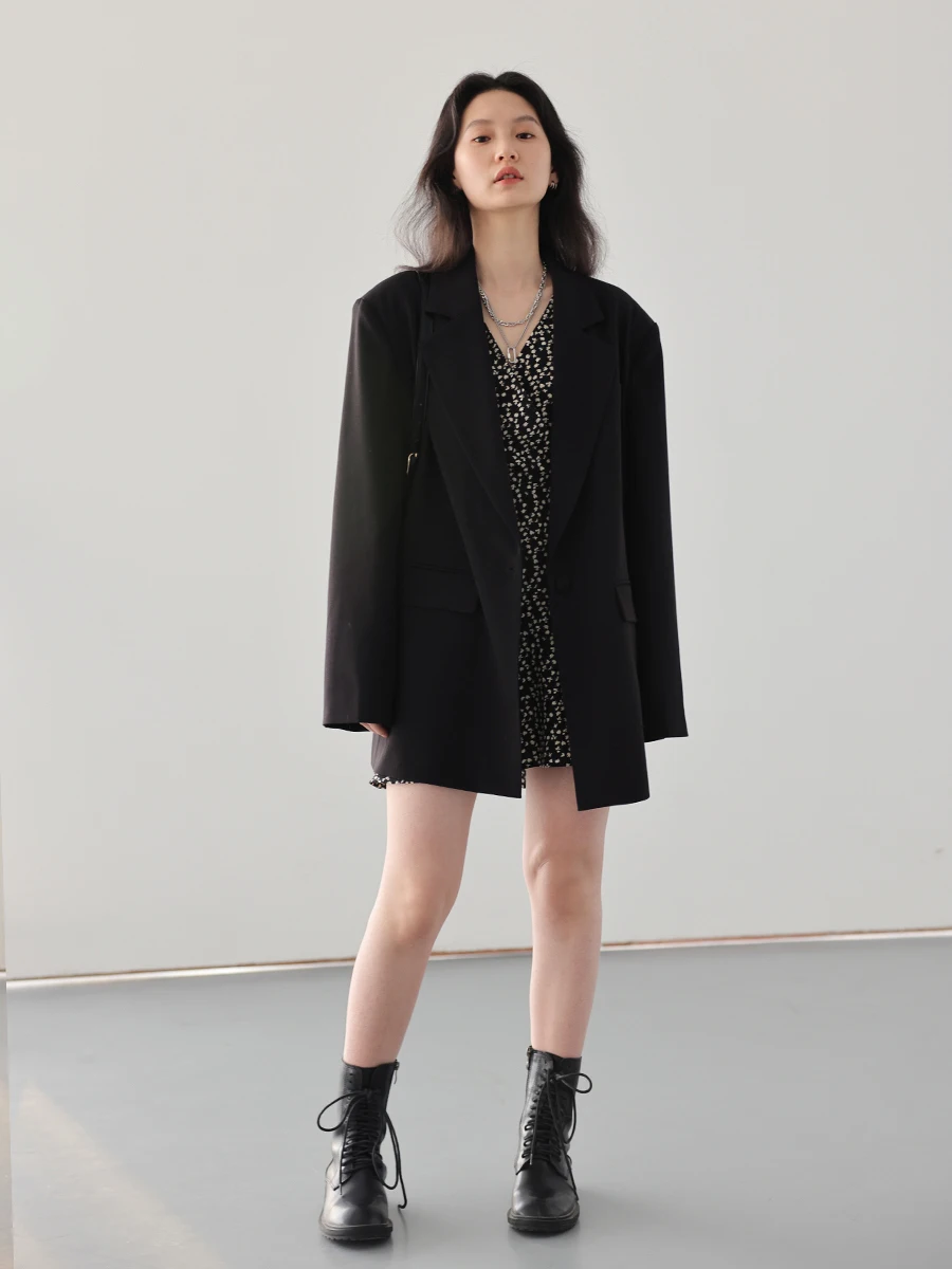 Рисунок 2 - Женский блейзер с широкими плечами