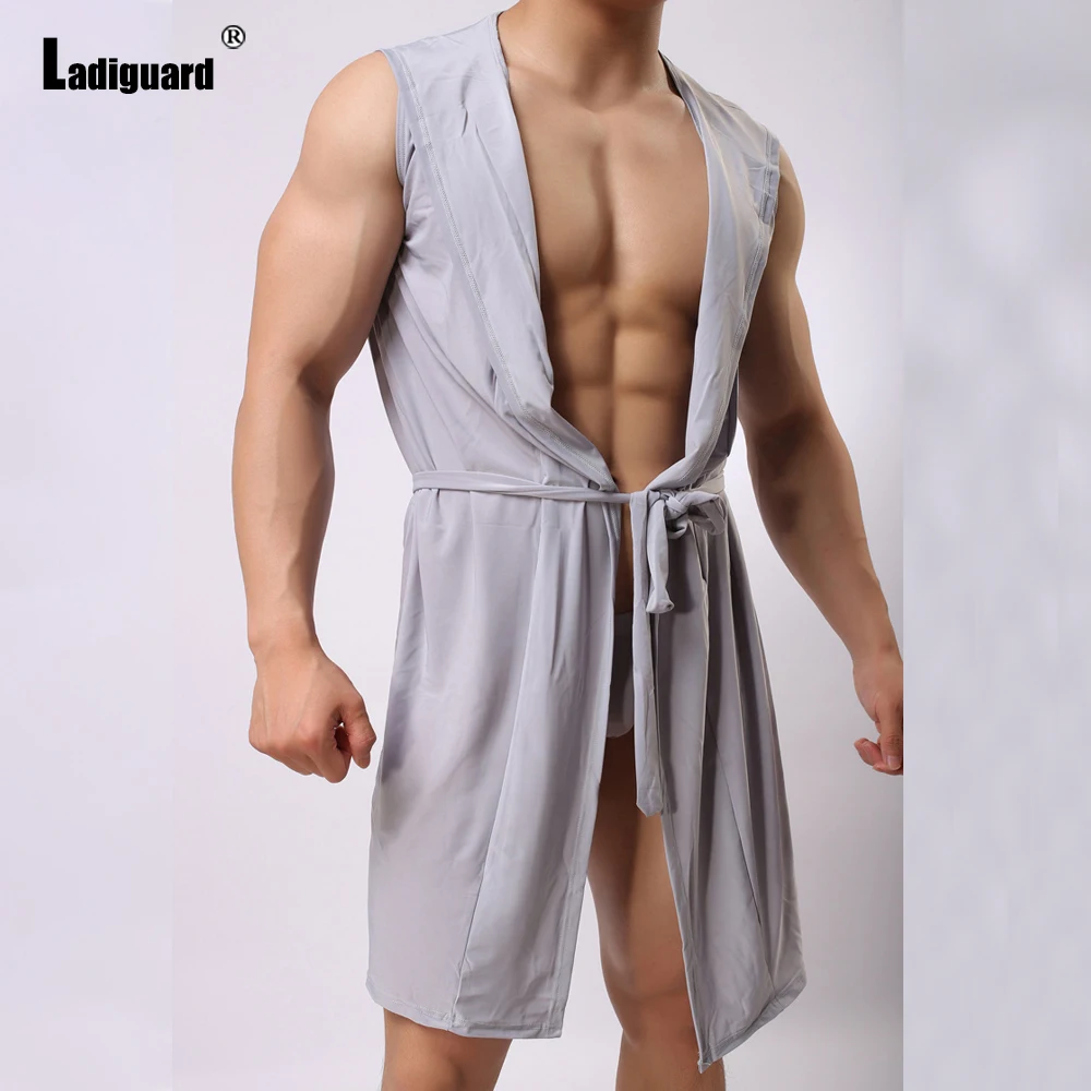 Рисунок 4 - Длинные мужские пальто Ladiguard