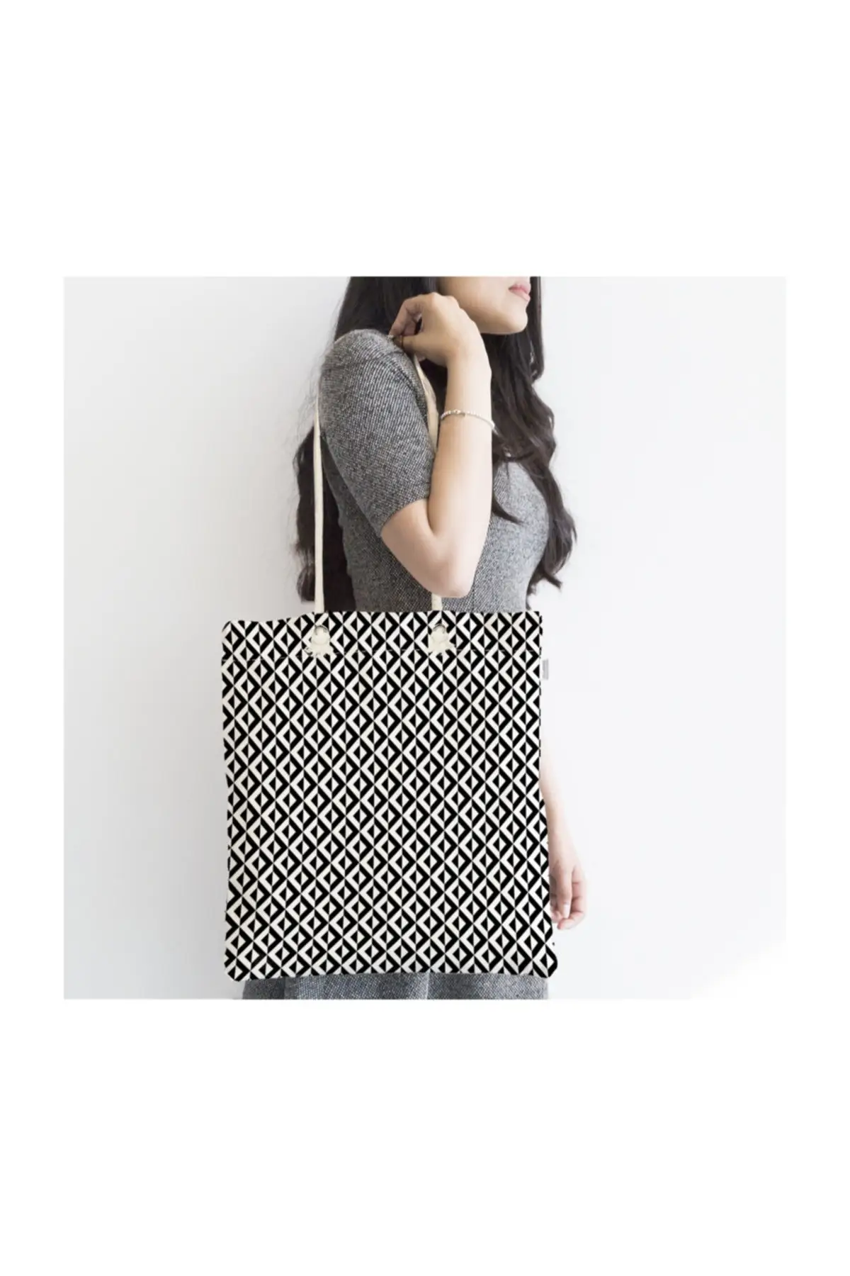 

Женская пляжная сумка, черная, белая, треугольная, с геометрическим узором, тканевая сумка-тоут на молнии с цифровым принтом, летние сумки дл...