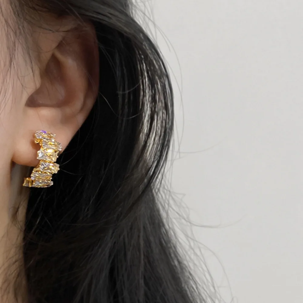 

Korean Exquisite Geometric C-Shaped Zirconia Earrings Light Luxury Niche Vintage Temperament Senior Design Earrings for Women