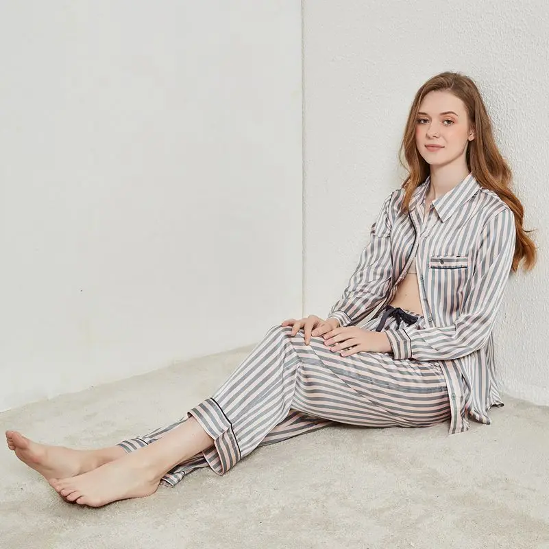 

Женская шелковая пижама в горошек, с отложным воротником