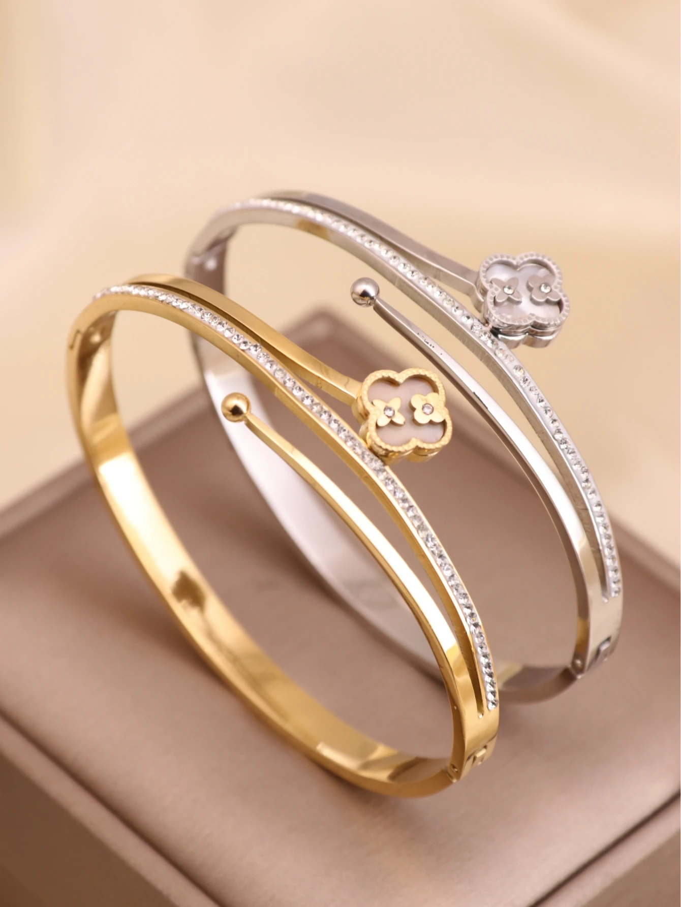 Модный женский браслет из титановой стали