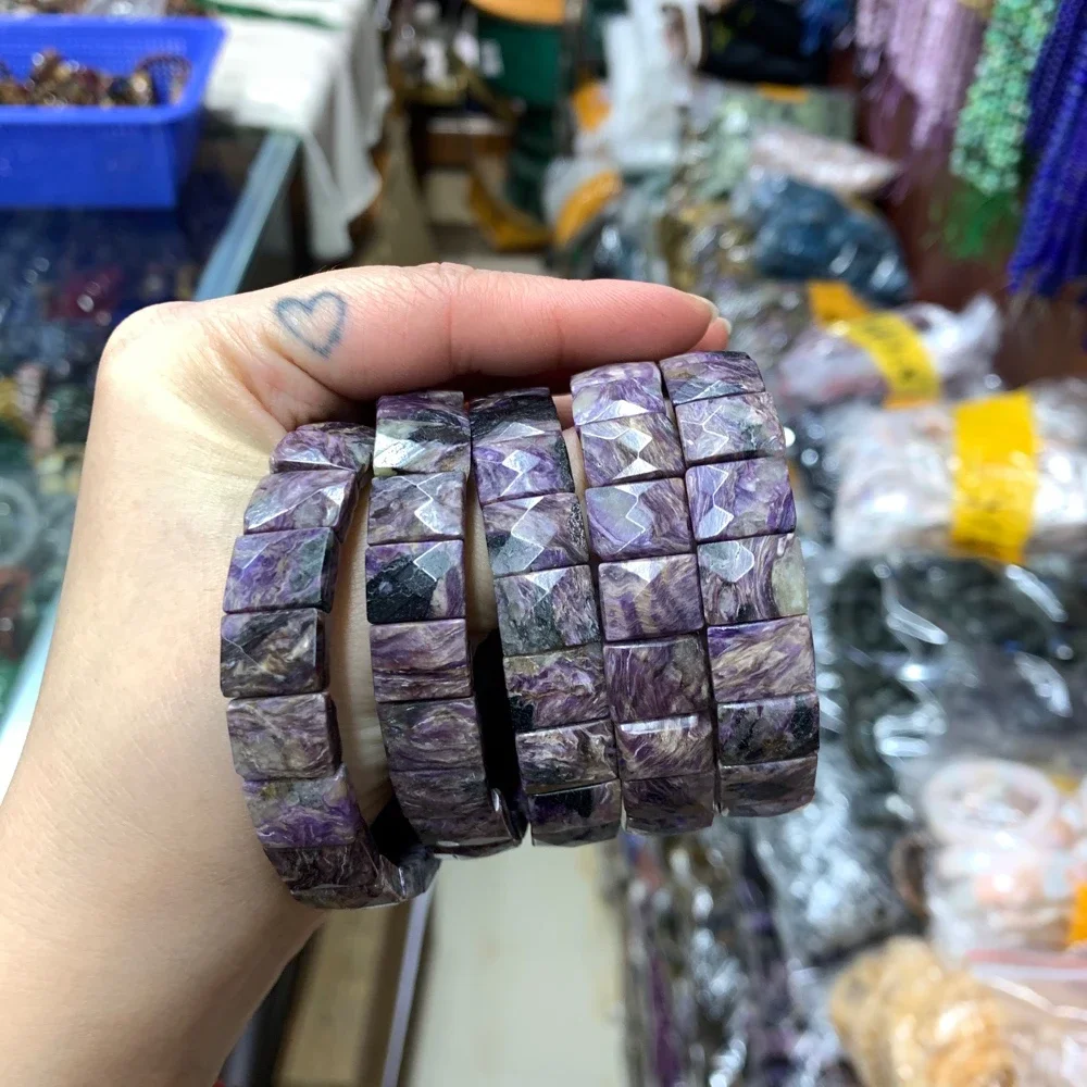 Женский браслет из драгоценных камней