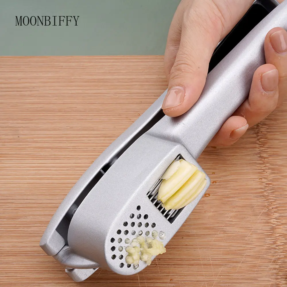 

Алюминиевый ручной пресс для чеснока 2 в 1, многофункциональная измельчитель чеснока с нарезкой и Измельчением, измельчитель чеснока, кухонные гаджеты