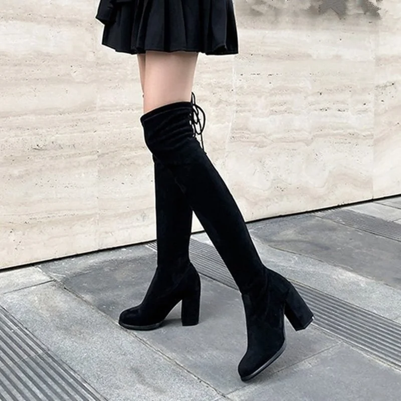 

Осень 2022, замшевые стильные облегающие удобные привлекательные длинные сапоги выше колена на толстой подошве с круглым носком и ремешком, модные женские сапоги с высоким берцем