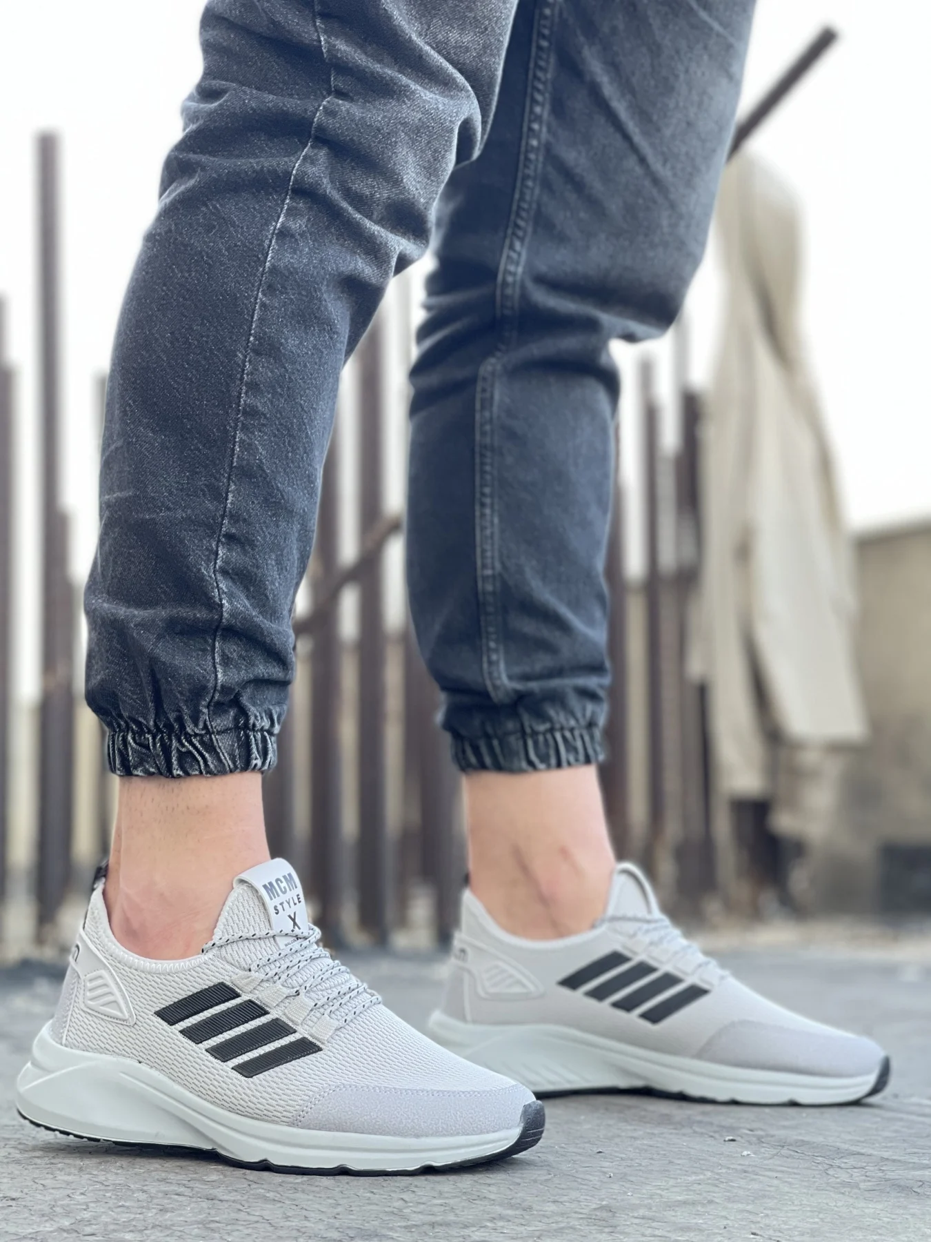 

Серые мужские кроссовки на шнуровке с высокой подошвой CO711