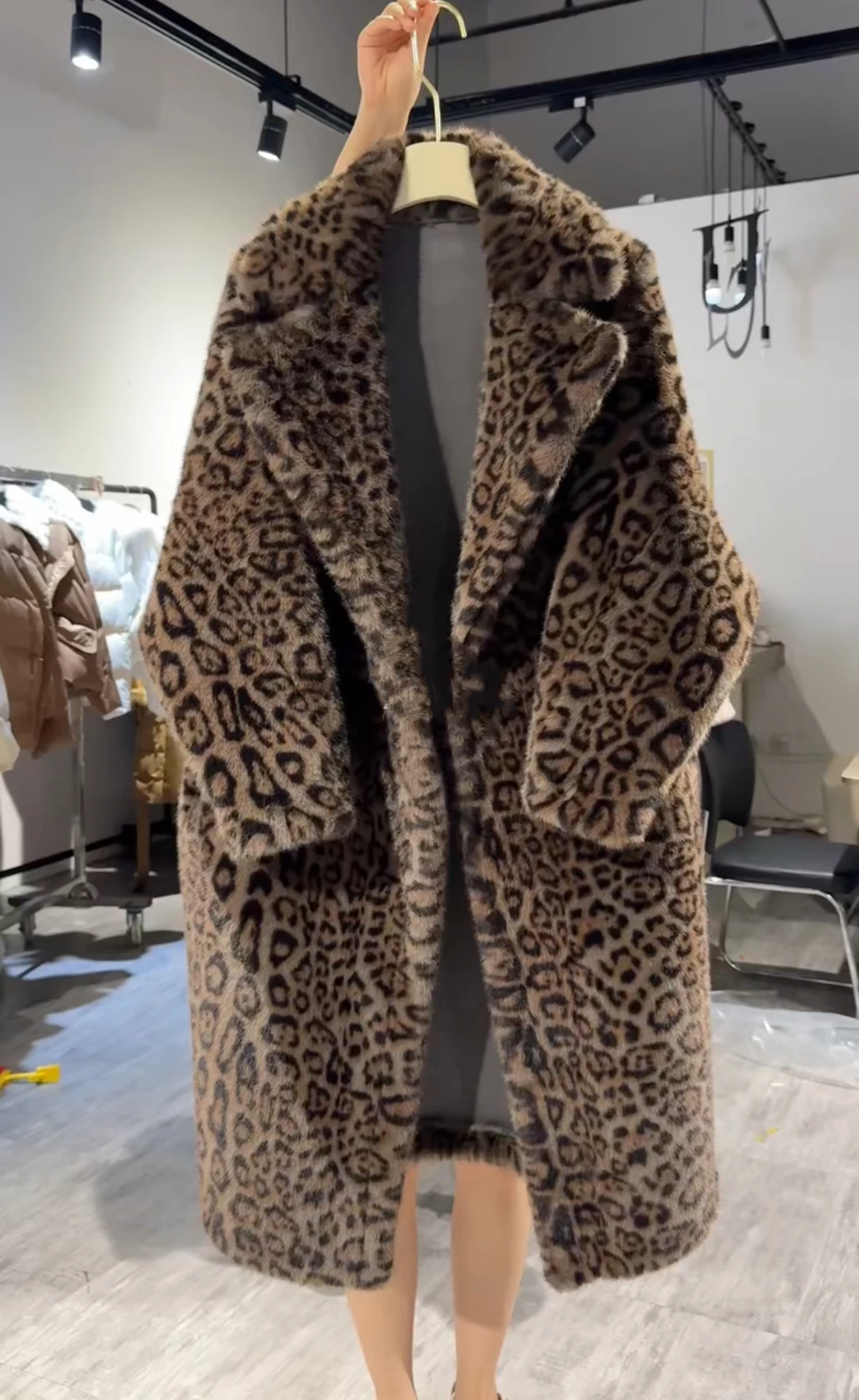 Тяжелая рекомендую 2024 новая утолщенная высококачественная верхняя одежда из