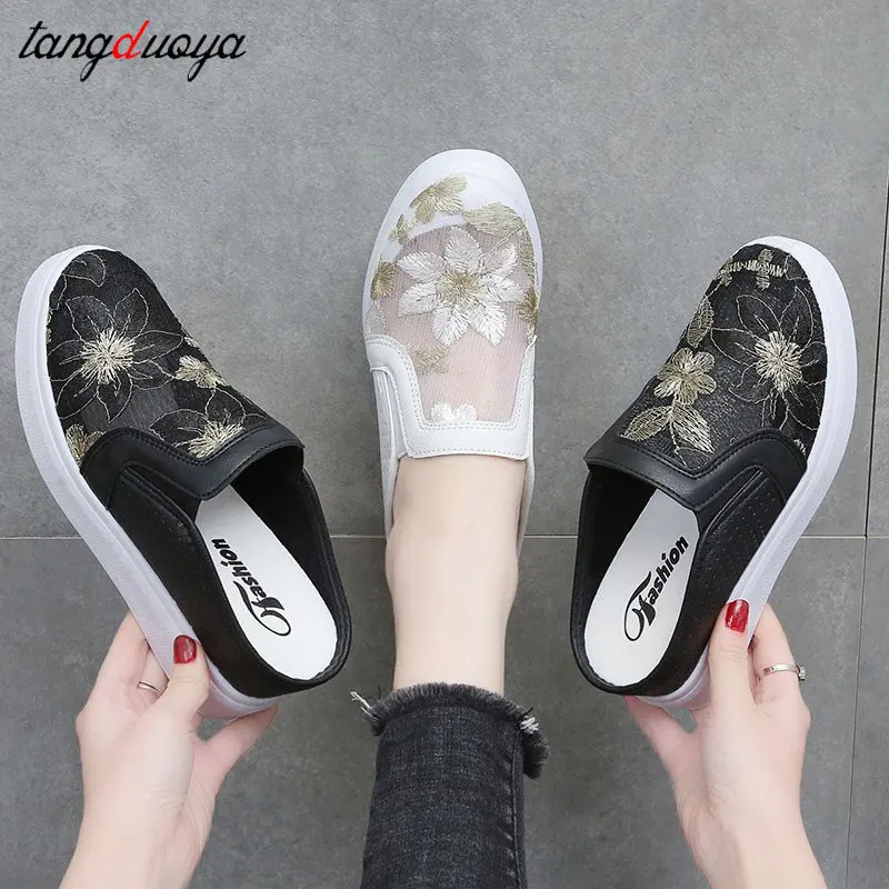 

Embroider Flower Slippers Women Creepers Outside Air Mesh Mules Shoes Platform Sandals Breathable Closed Toe Slides Flip Flops