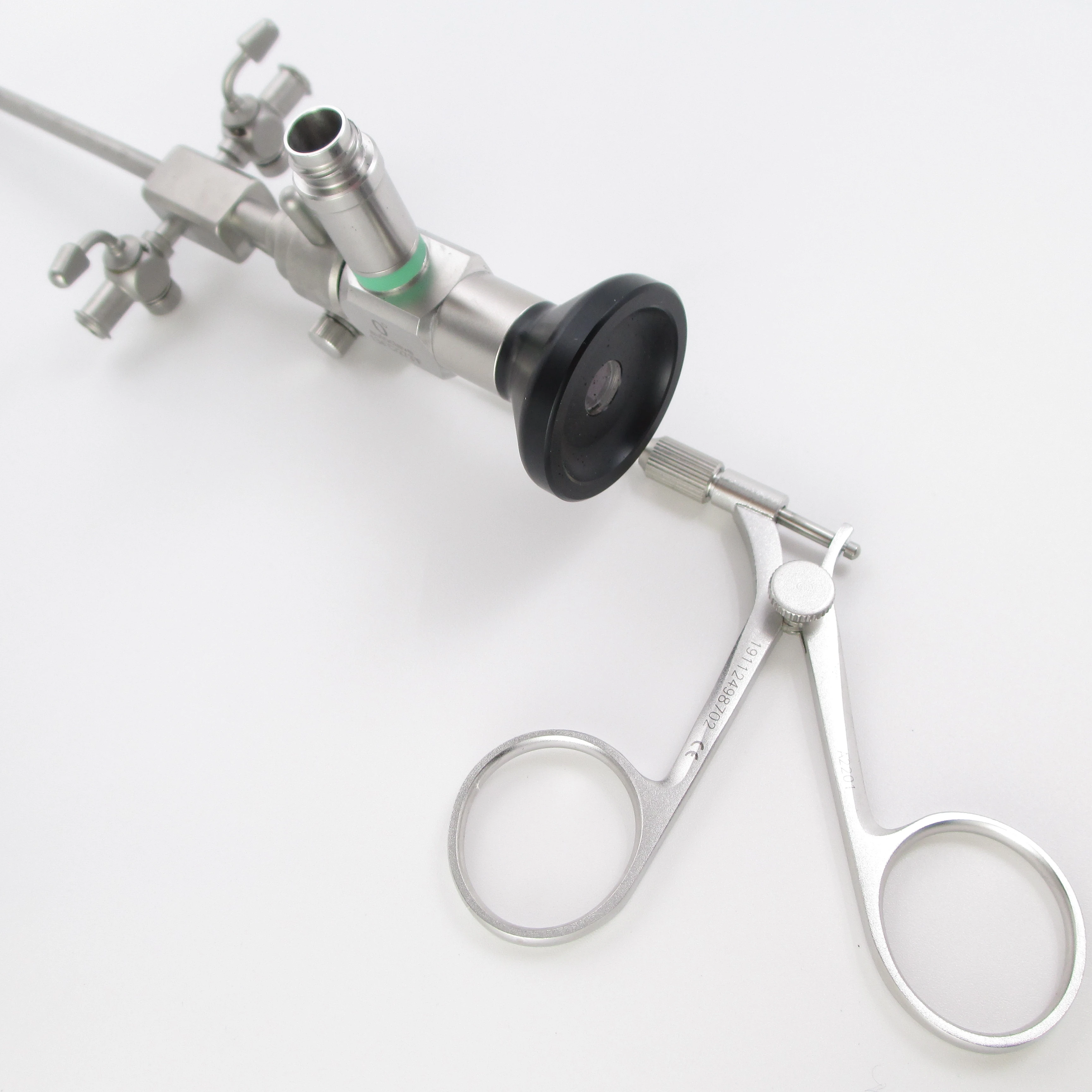 

Rigid Endoscope 2.7 x 107.5/110mm endoscope with 13.5Fr sheath suitable for 5FR flexible forceps