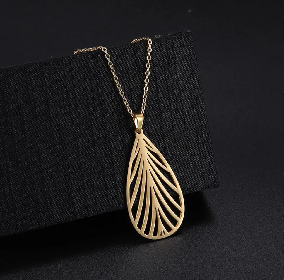 

1PC Summer Collar Stainless Steel Leaf Necklaces For Women Pendant Necklace Beach Jewelry Lover Gift F1559