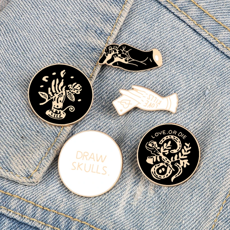 Простая брошь роза змея круглый значок опасные любимые булавки - Цена: 60,00 ₽