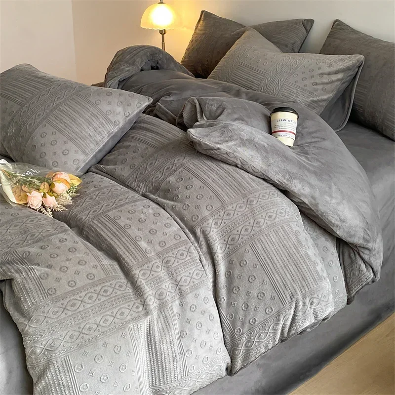 Комплект постельного белья Svetanya из молочного бархата односпальное двуспальное