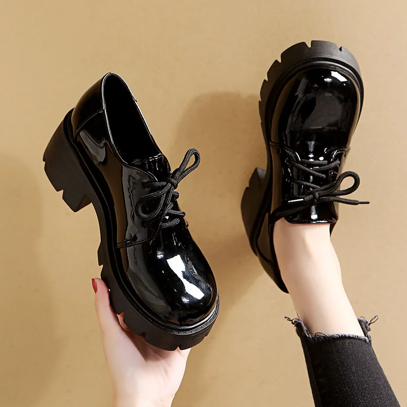 

Туфли-оксфорды женские на платформе, повседневная обувь, высокий каблук, лакированная кожа, на шнуровке, кроссовки, черные, осень