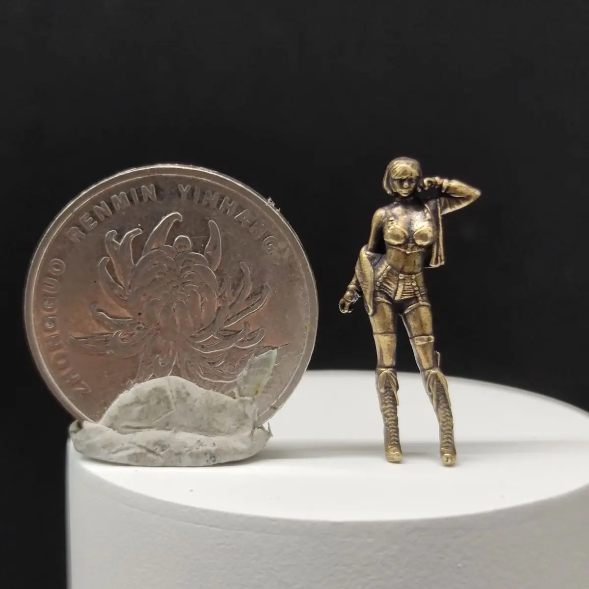 

Миниатюрная модель автомобиля из меди