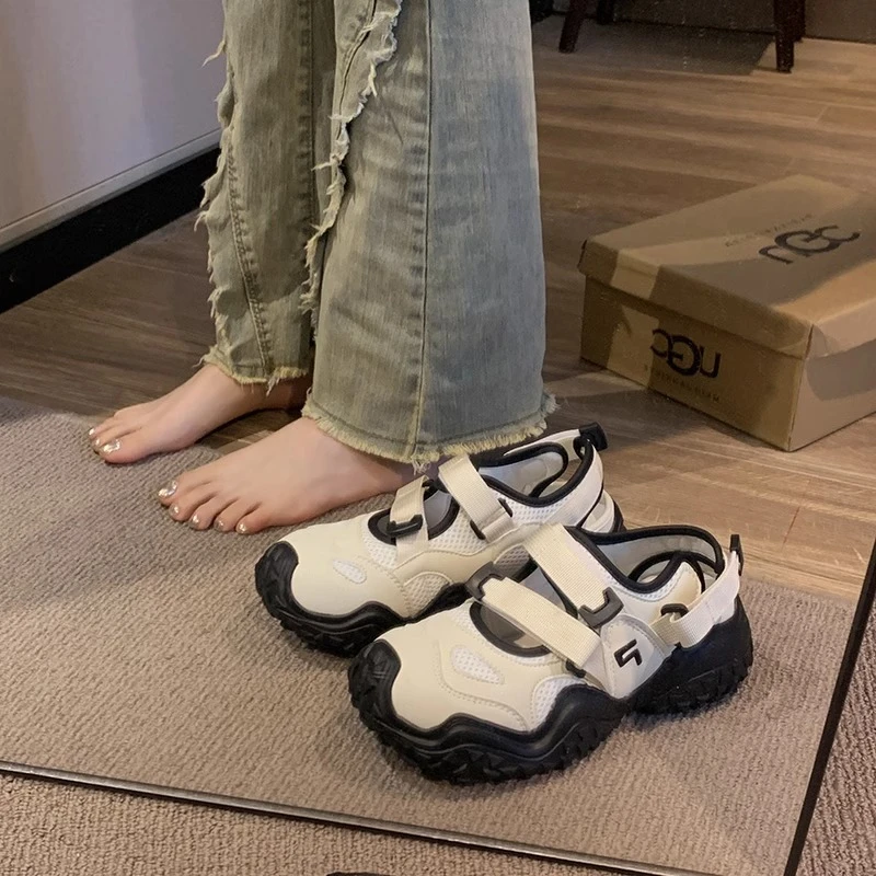 Женские массивные спортивные босоножки кроссовки на низкой платформе