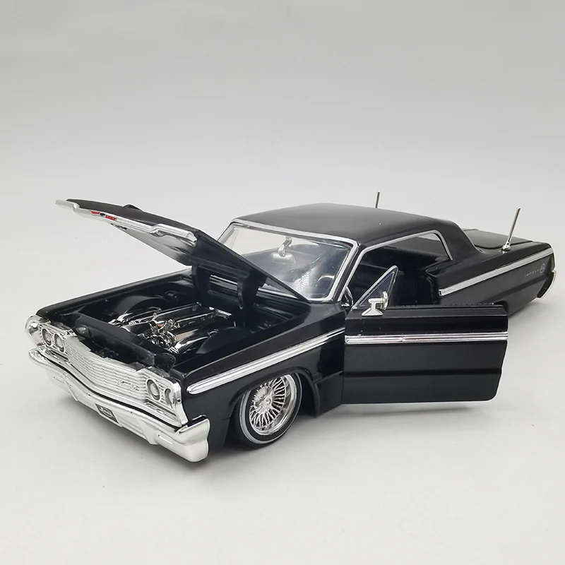 

1:24 Scale Chevy Impala Car Model 1964 Chevrolet Classic Vehicle Diecast Alloy Gift Toys Collection Display Decoration For Child