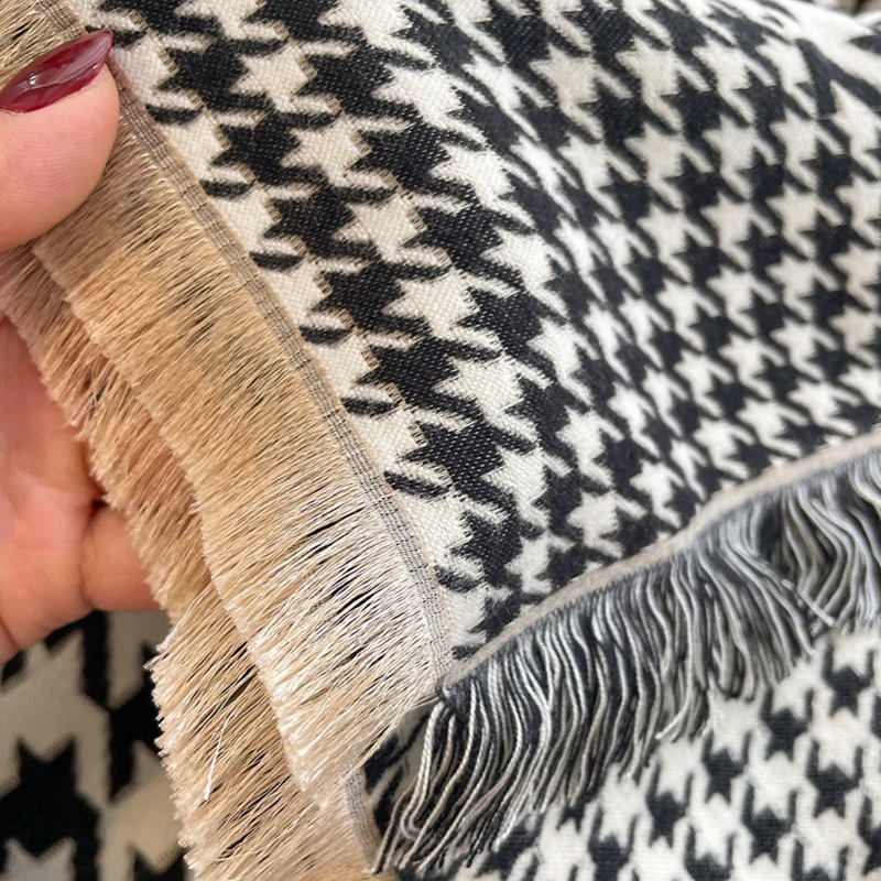 Рисунок 3 - Женская толстая квадратная твидовая клетка