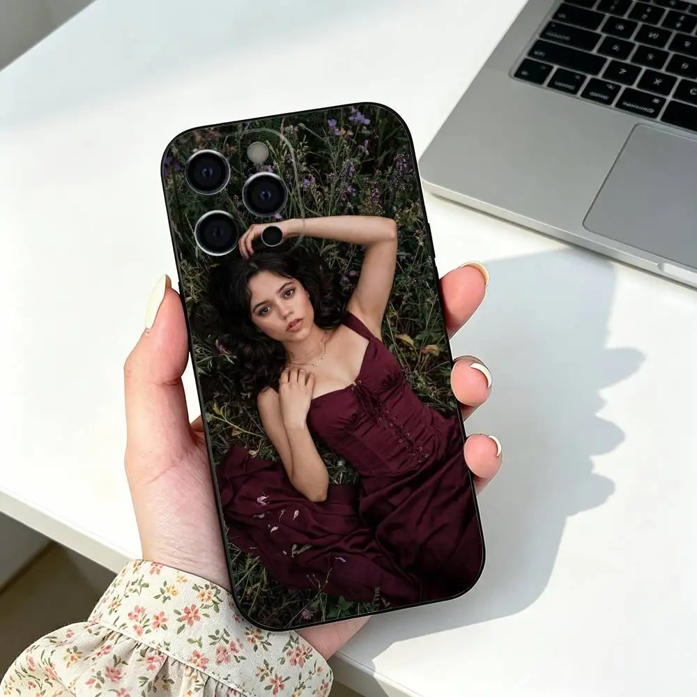 Фото Чехол для телефона A-actress-J-Jenna-O-Ortega для iPhone 12 13 14 15 16 17 Pro Max, легкий и практичный, мягкий черный чехол №4