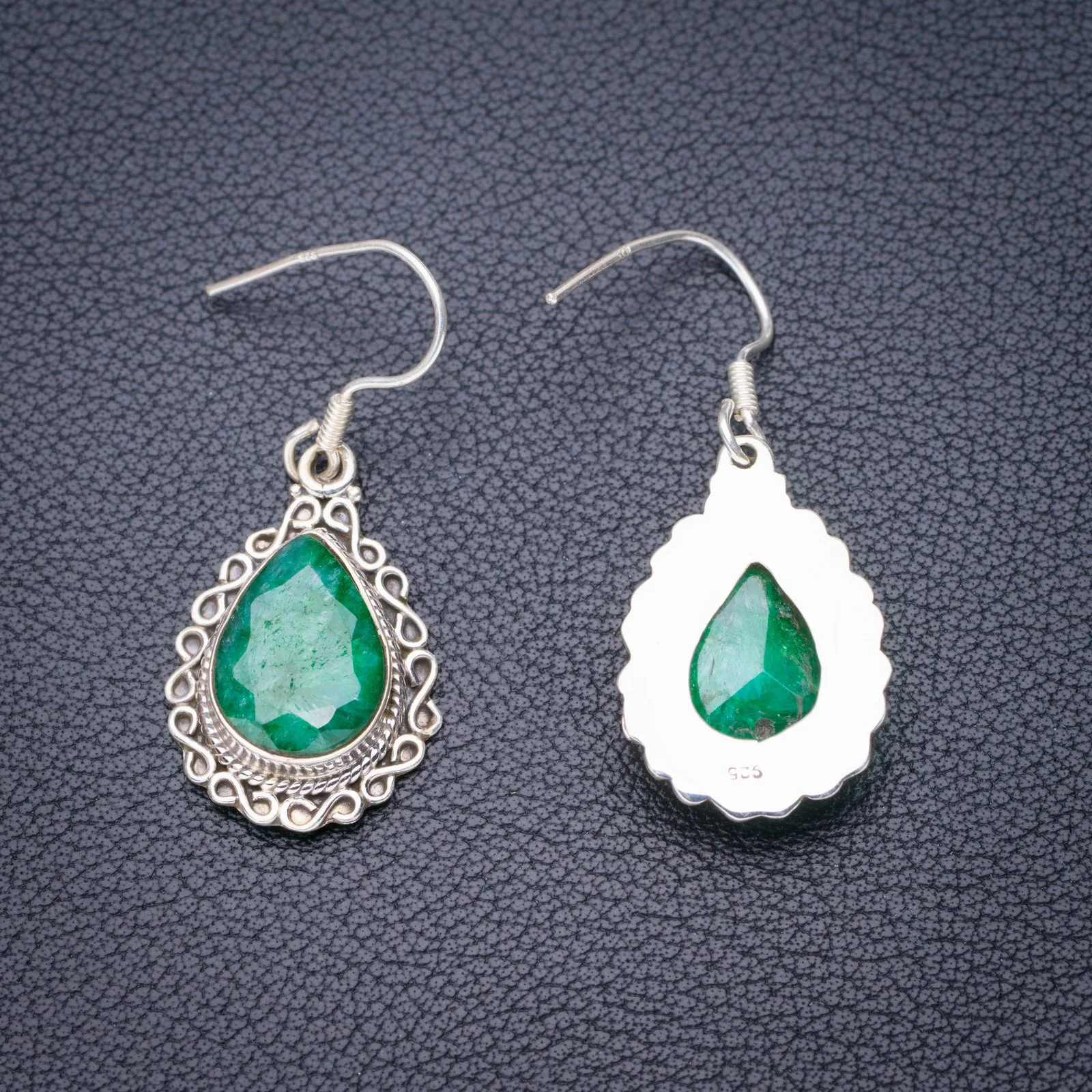 

Серьги из серебра 1,5 пробы с натуральным изумрудом ручной работы StarGems E6359