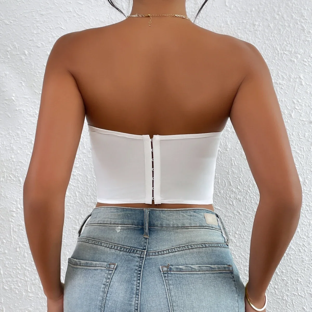 Майка женская кружевная с цветочной вышивкой без бретелек открытой спиной