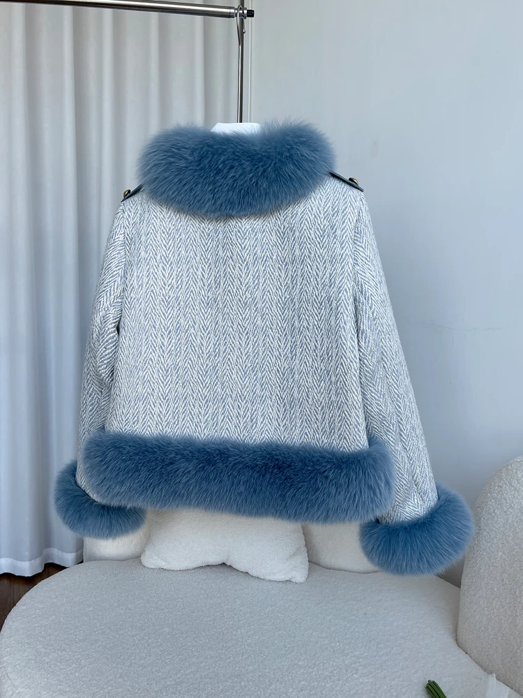 Рисунок 2 - Женское пальто из натурального меха