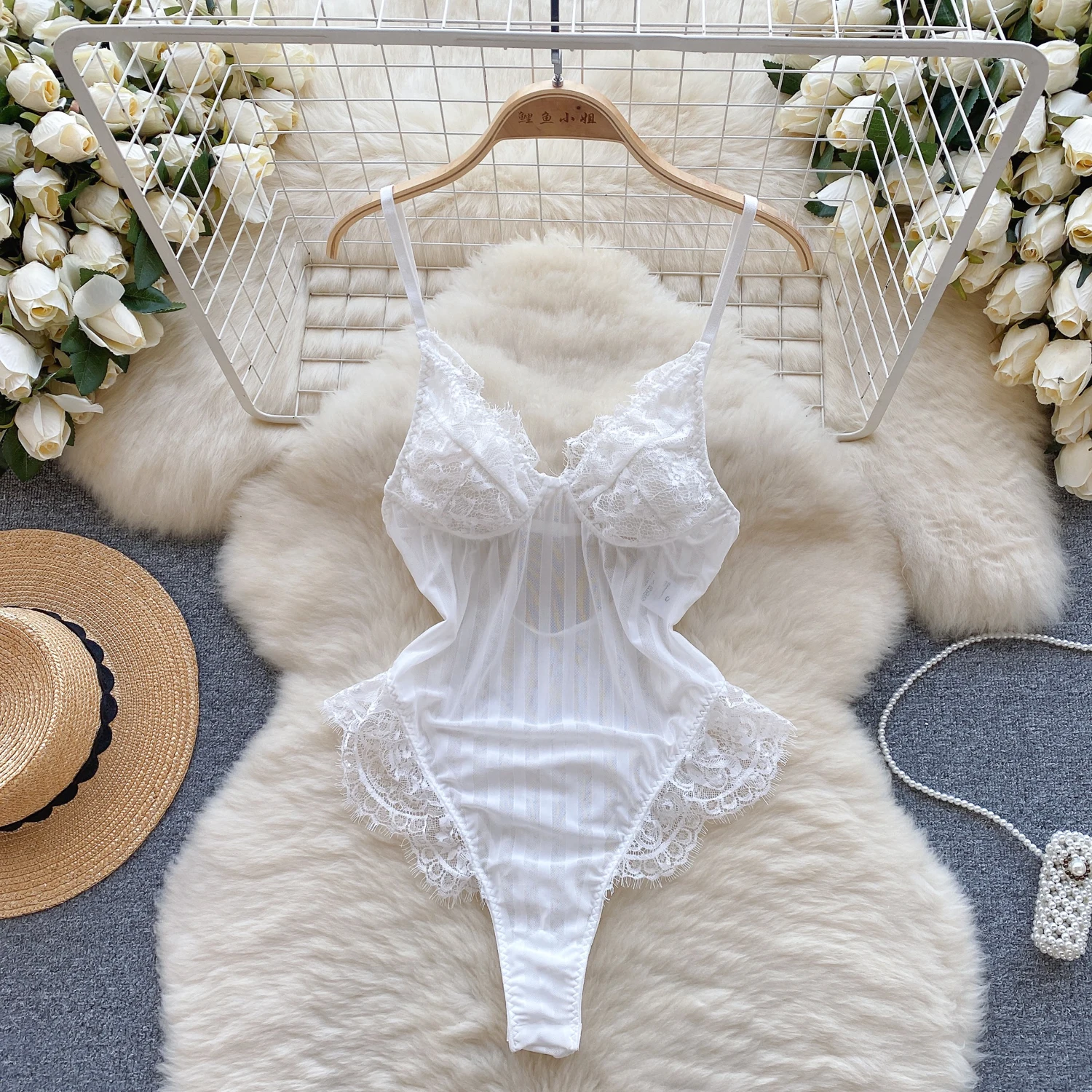 Женское облегающее боди с цветочным узором