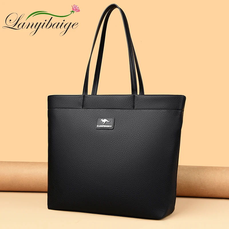 Сумка-тоут женская однотонная из мягкой кожи 2024