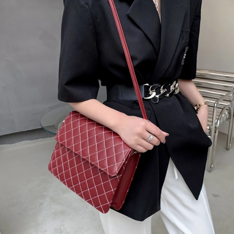 Women Bags 2022 New Fashion Diamond Check Chain Bag Shoulder Oblique Span Bag Women Small Square Bag