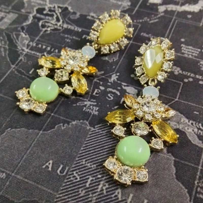 

Vintage Brand Alloy Crystal Stud Earrings