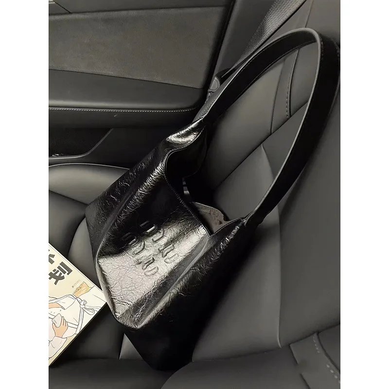 

New Fashion Women's Bag One Shoulder Tott Bag Daily Leisure Commuting Versatile High capacity black print Logo Advanced Sense