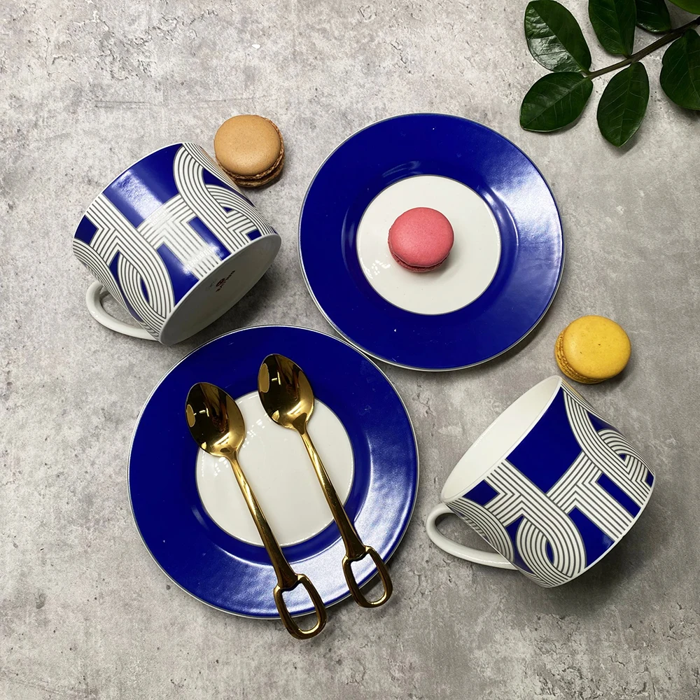 

Luxury RunWay Cup Set Sold With Spoons And Saucer Porcelain Noble European Style Ceramic Tea And Coffee Top Quality Festive