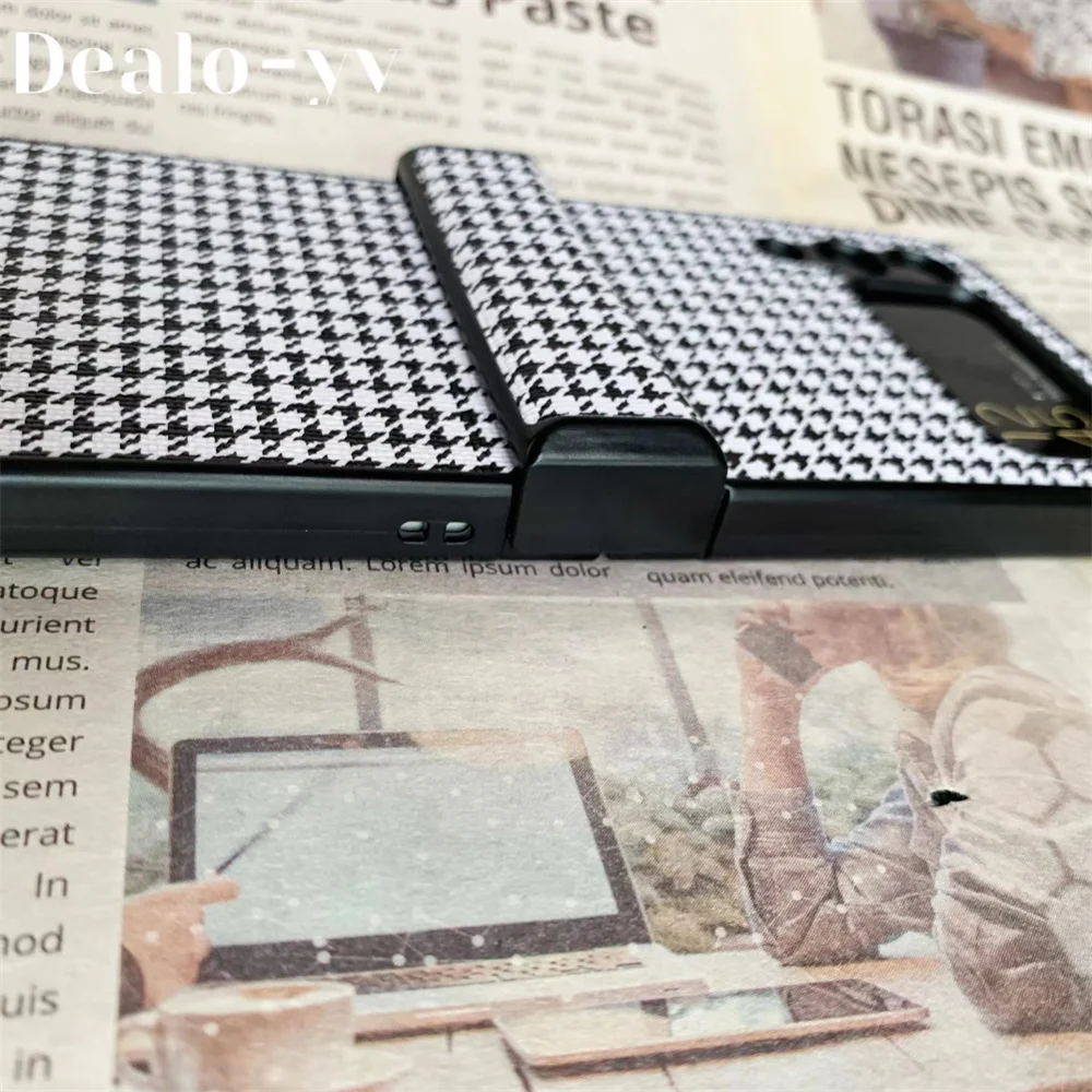 Luxury Leather Full Enclosure Protection Shell for Samsung Galaxy Z Flip3 Classic Simple Plaid Pattern Design for Z Flip4 Case