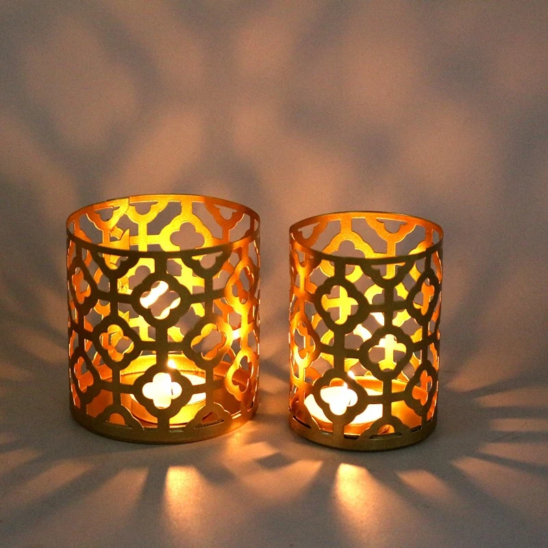 

1PC Geometric Hollow Iron Candle Holder Hollow Vintage Lanterns Table Ring Candlestick Wedding Decor Home Ornaments