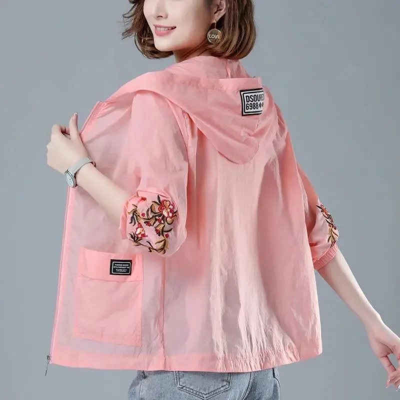 

Women's Jacket Thin Coat 2022 New Summer Sun Protection Jacket Hooded Windbreaker Famale Casual Zipper Lightweight Outerwear 5XL