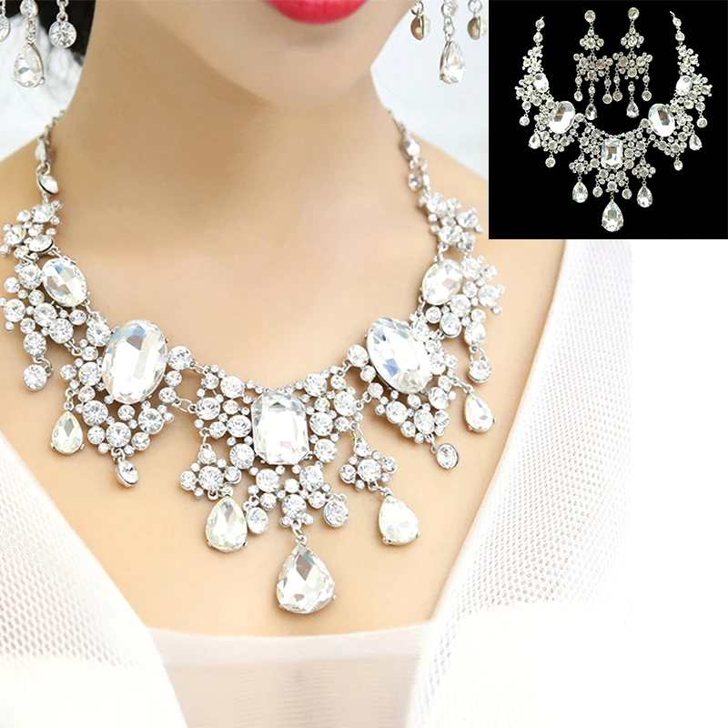 

Комплект украшений из колье и серёг