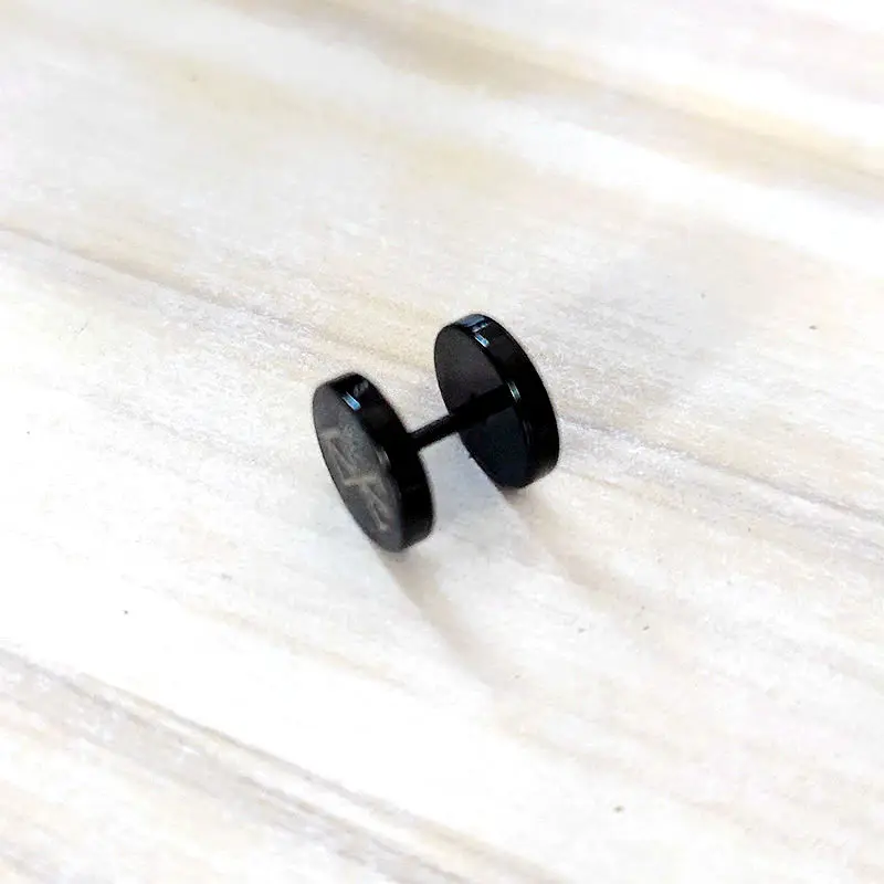 Anime Peripheral Berserk Earclip Commemorative Fashion Simple Black Cool Laser Stainless Steel Earclip Earclip Women's Gift