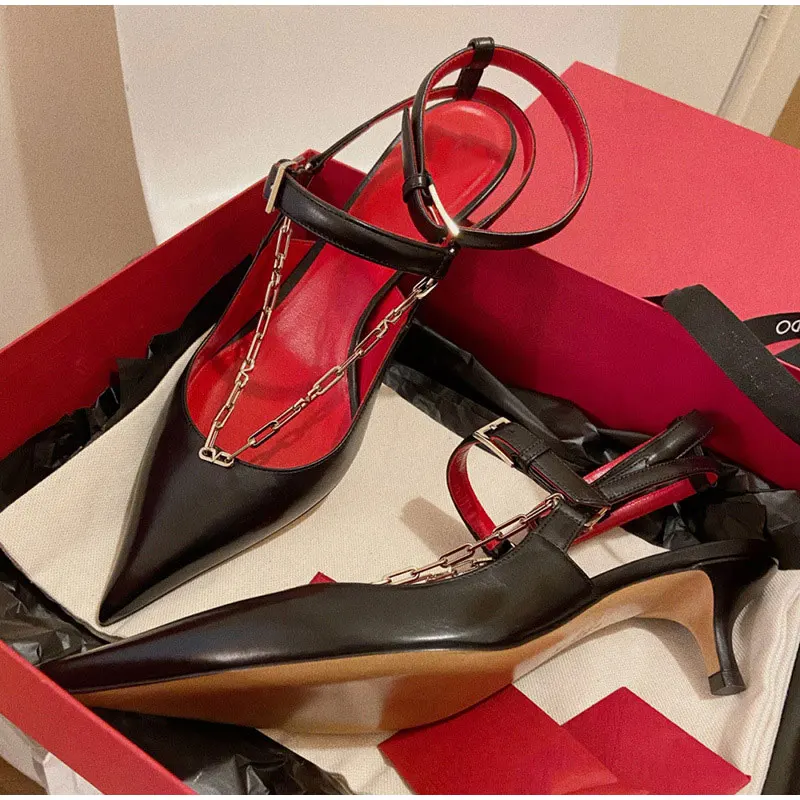 

2022 Women Sandals Thin Heels Pumps Pointed Toe Fashion Black Classic Party Shoes Metal Chain Design Ankle Buckle Females Shoes