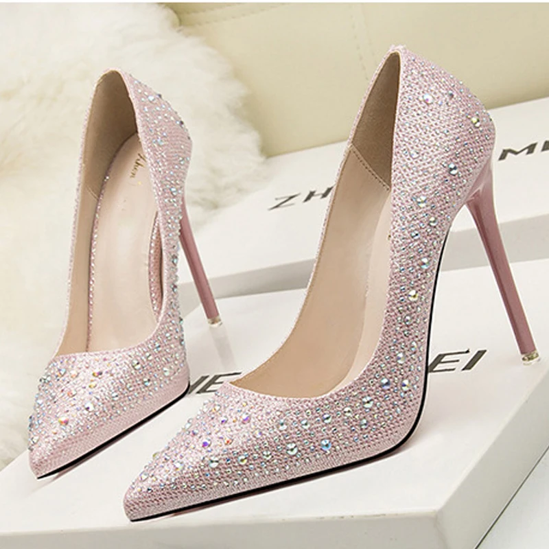 Туфли-лодочки женские на шпильке с острым носком размеры 34-39